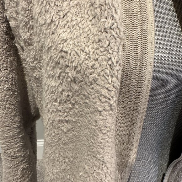 Zip up Sherpa Style Fuzzy Sweatshirt Jacket - Picture 11 of 12